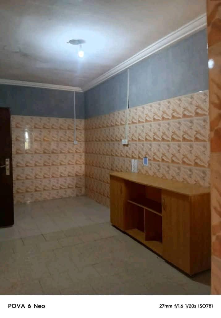 Clean 3bedroomflat shelter by Catholic Church,